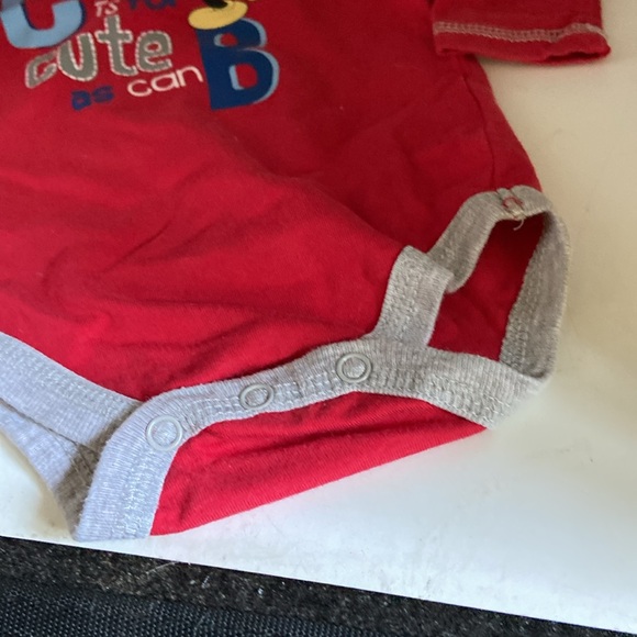 Disney 6-9 mths NWOT long sleeve onesie red with Mickey on front - Picture 6 of 6